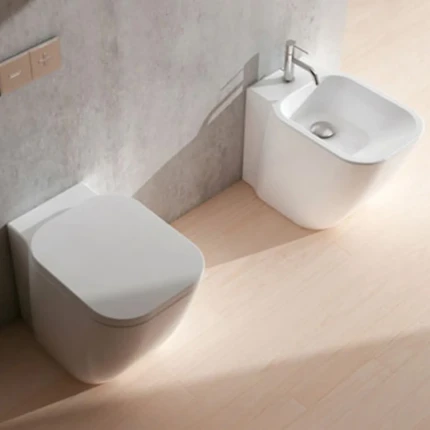 Sanitari a pavimento filo muro colore bianco serie Utro